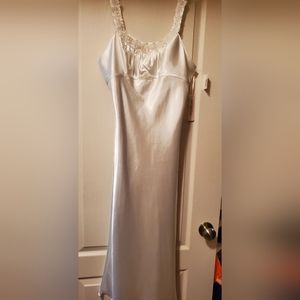Beautiful satin beaded on the top night gown or lounge around.